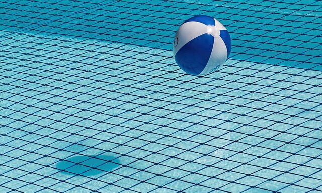 Czy chlor zabija glony w basenie?