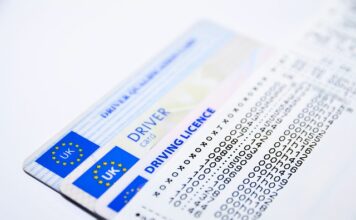 Czy na parkingu można jeździć bez prawa jazdy?