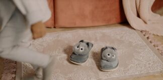 Kapcie dziecięce – jak wybrać naturalne obuwie, które zapewni ciepło i zdrowy rozwój stóp? Kapcie dziecięce