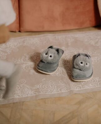 Kapcie dziecięce – jak wybrać naturalne obuwie, które zapewni ciepło i zdrowy rozwój stóp? Kapcie dziecięce